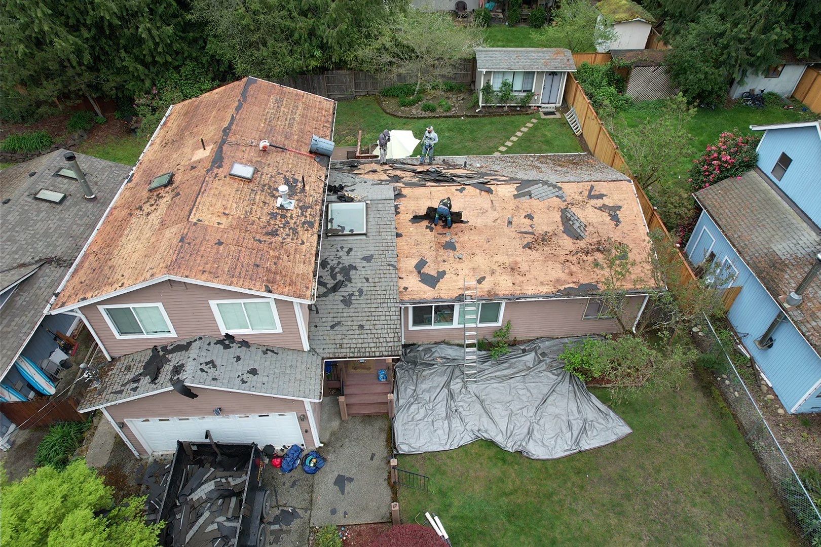 Image of a roofing contractor service company working on a roof